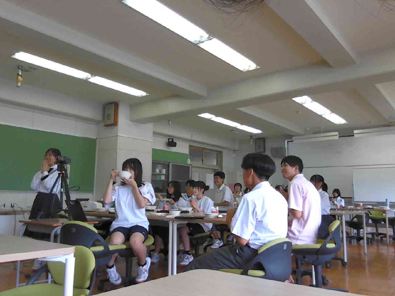 ２