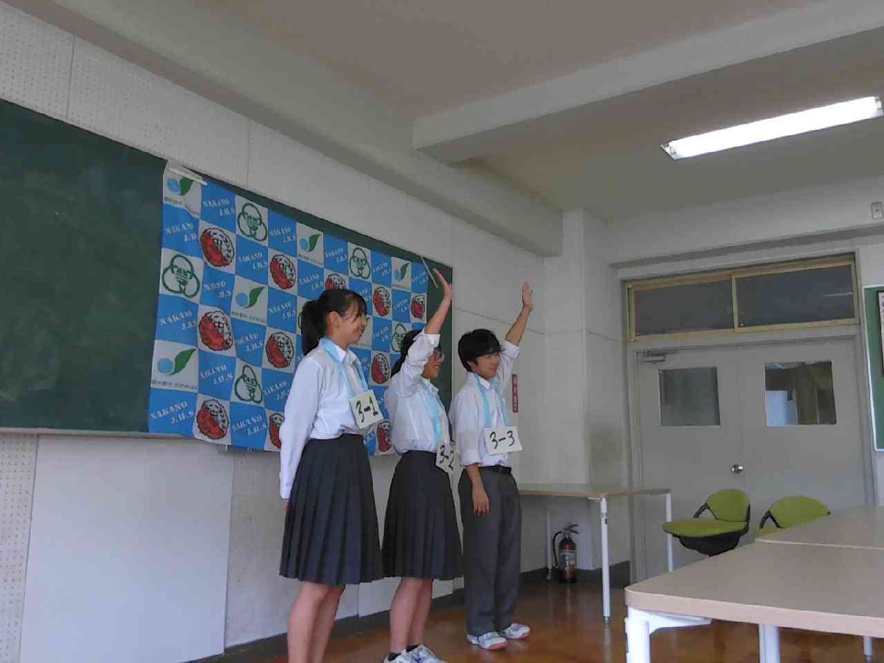 ３